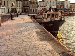 Paves de Versailles Burgundy Fleury Cobbles.